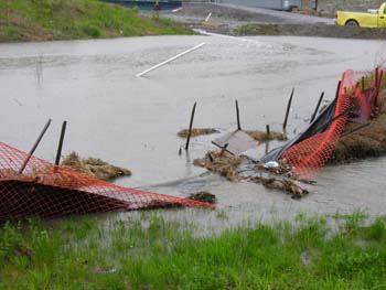 Landfill Flooding 051406 100